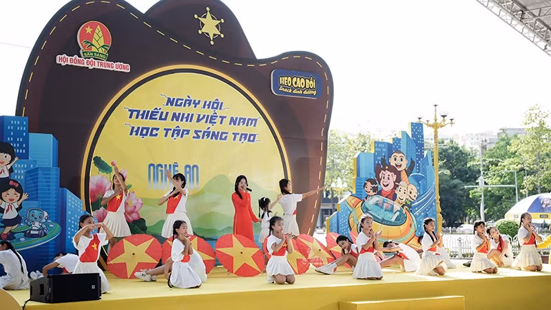 Không khí vui tươi tại Ngày hội "Thiếu nhi Việt Nam-Học tập sáng tạo" đầu tiên trong chuỗi hoạt động cùng tên. (Ảnh: Hội đồng Đội Trung ương cung cấp)