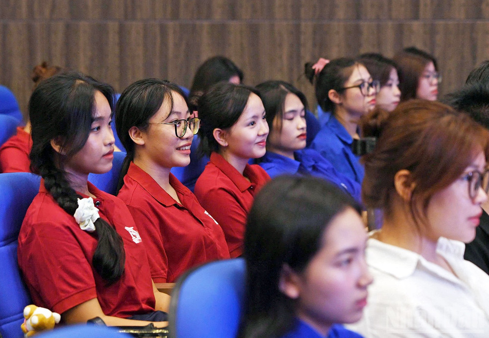 Đông đảo bạn trẻ có mặt tại Hội thảo. ndo_br_35ca99952a4c9d12c45d.jpg