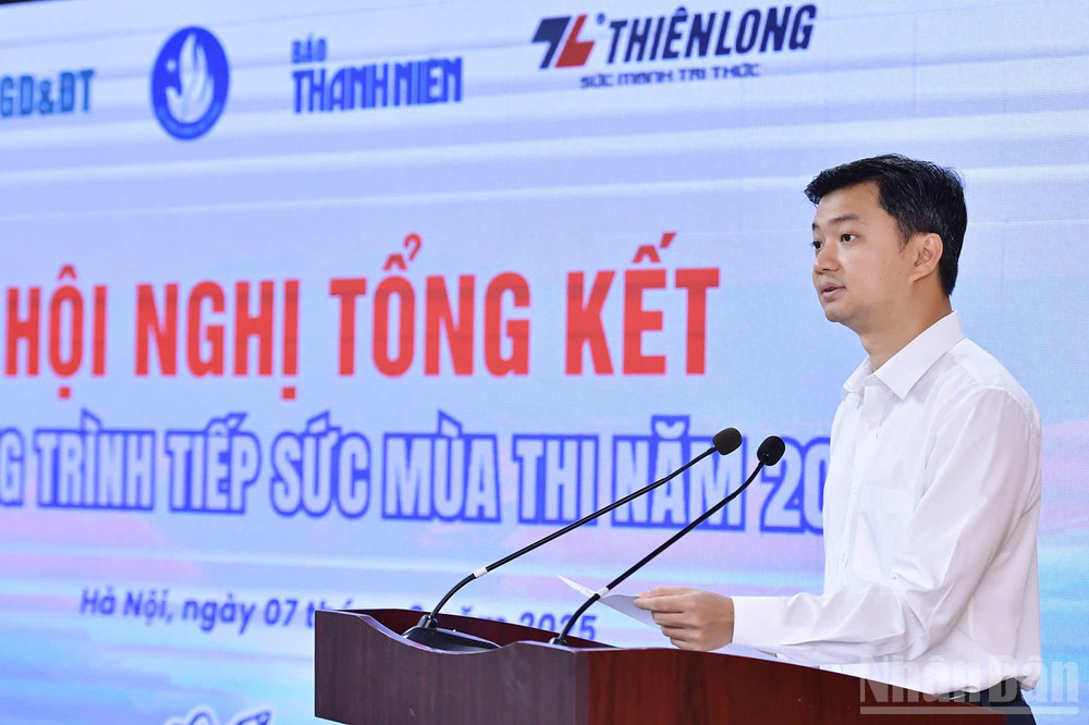 Đồng chí Nguyễn Minh Triết phát biểu tại hội nghị. ndo_br_b0daad83fd31746f2d20.jpg