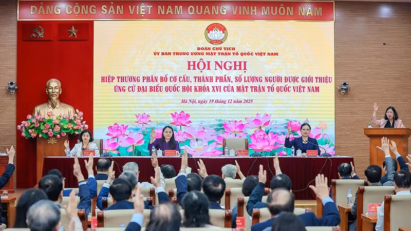 Các đại biểu tiến hành hiệp thương tại Hội nghị.