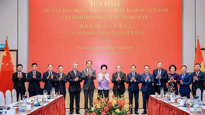Các đại biểu Ủy ban Trung ương Mặt trận Tổ quốc Việt Nam và Chính hiệp toàn quốc Trung Quốc tại hội đàm.