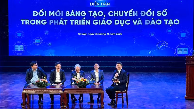 Các diễn giả trao đổi ý kiến tại Diễn đàn.