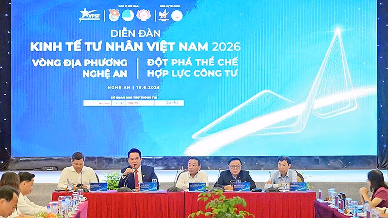 Các đồng chí chủ trì Diễn đàn.