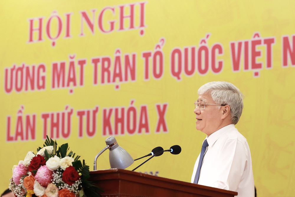 Các Đồng chí Đỗ Văn Chiến phát biểu ý kiến tại Hội nghị. 95905992edb35bed02a2.jpg