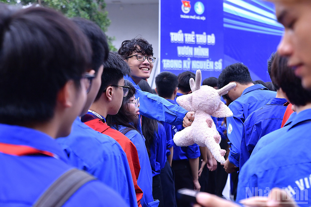 Những gương mặt trẻ trung, đầy nhiệt huyết trước giờ lên đường. ndo_br_miu-4156.jpg
