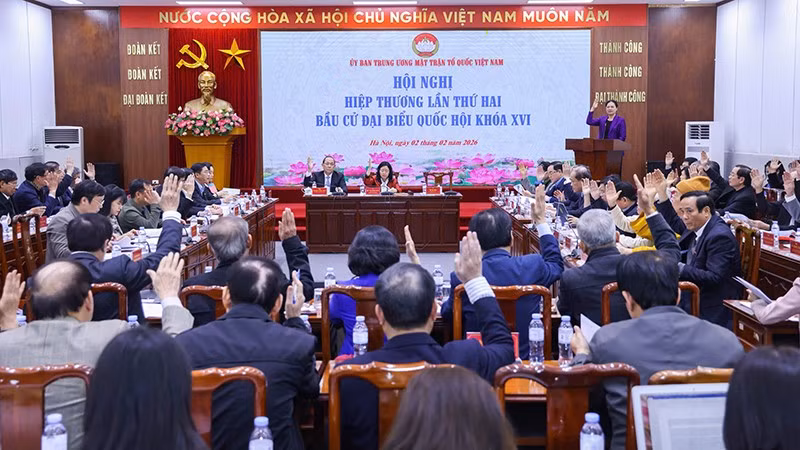 Các đại biểu tiến hành hiệp thương tại hội nghị.