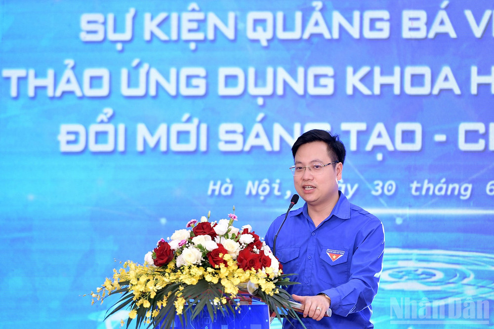 Đồng chí Trần Quang Hưng chia sẻ thông tin về chương trình. ndo_br_miu-2629.jpg