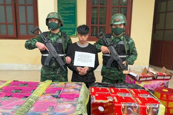 Đối tượng Nguyễn Ngọc Tài cùng tang vật.