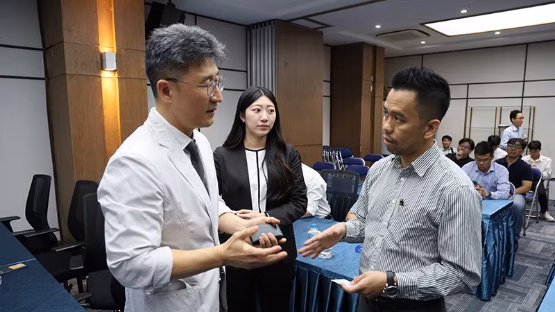 Các đại biểu, chuyên gia trao đổi ý kiến tại hội thảo.