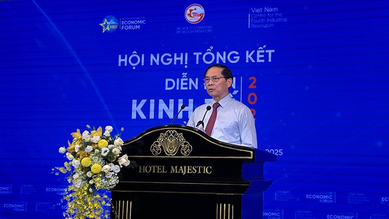 Phó Thủ tướng Chính phủ Bùi Thanh Sơn phát biểu tại hội nghị.