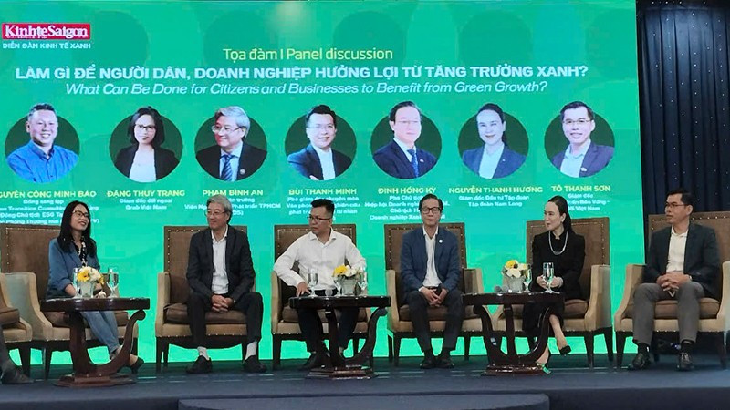 Các chuyên gia và doanh nghiệp tham gia phần Tọa đàm.