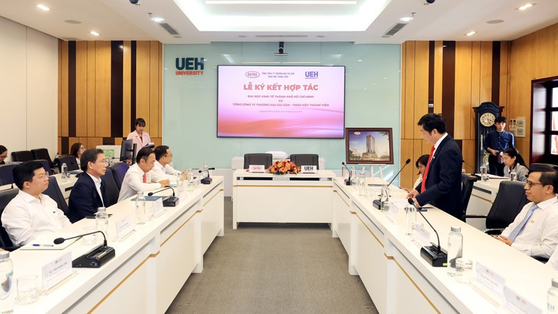 SATRA và UEH cùng đổi mới sáng tạo vì cộng đồng. (Ảnh: SATRA cung cấp)
