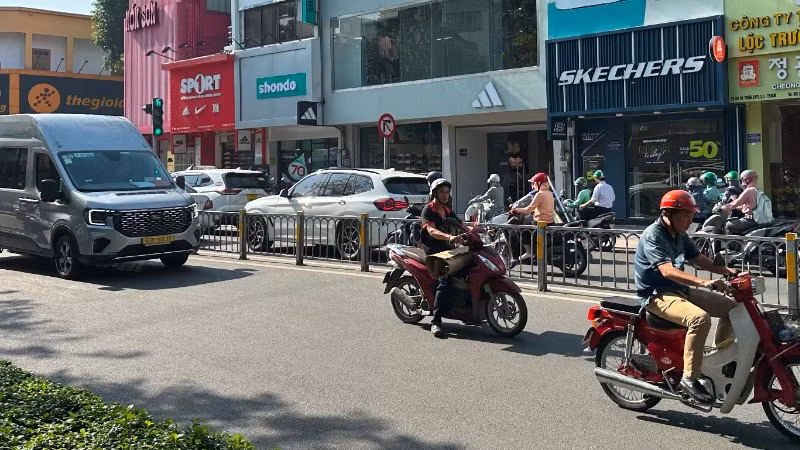 Hoạt động giao thông đường bộ được xác định là nguồn gây ô nhiễm không khí hàng đầu tại thành phố.