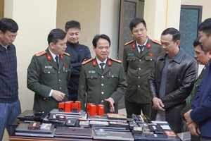 Lãnh đạo Công an tỉnh Thanh Hóa trao chỉ đạo điều tra, đấu tranh với tội phạm trên môi trường mạng.