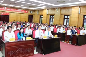 Các đại biểu tham dự kỳ họp thứ 5, Hội đồng nhân dân tỉnh Thanh Hóa khóa XIX.