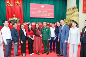 Các ứng cử viên đại biểu Quốc hội khóa XVI với cử tri xã Thiệu Toán, tỉnh Thanh Hóa.