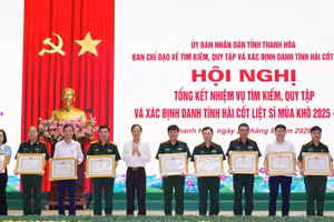 Ủy ban nhân dân tỉnh Thanh Hóa trao tặng Bằng khen cho các cá nhân có thành tích xuất sắc.