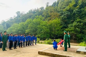 Tiết học biên cương bên mốc quốc 294.