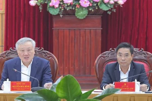 Phó Thủ tướng Thường trực Chính phủ cùng Bí thư Tỉnh ủy Thanh Hóa chủ trì buổi làm việc.