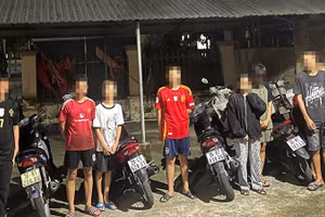 Các thiếu niên có hành vi vi phạm cùng phương tiện bị tạm giữ.