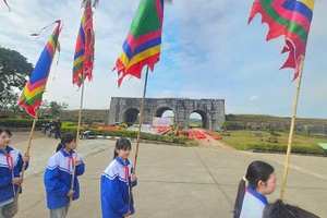 Khuôn viên cổng phía nam Thành nhà Hồ.