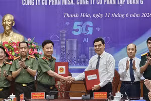 Lãnh đạo tỉnh Thanh Hóa và Tổng công ty Viễn thông MobiFone trao thỏa thuận hợp tác giai đoạn 2026-2030.