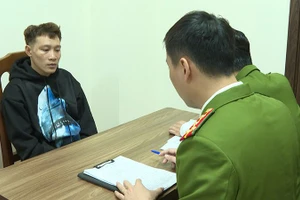 Công an làm việc với đối tượng Lô Văn Khánh.