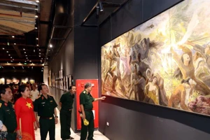 Triển lãm "Những ngày tháng lịch sử" đã tái hiện những năm tháng kháng chiến giành độc lập, tự do, thống nhất đất nước, xây dựng và bảo vệ Tổ quốc trong 80 năm qua.