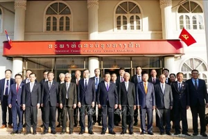 Đại biểu hai nước Việt Nam-Lào tham dự Hội đàm. (Ảnh: Xuân Tú/TTXVN)