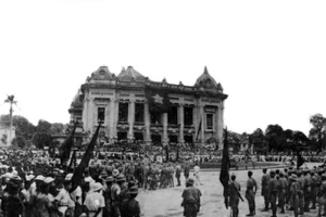 Mít-tinh Cách mạng Tháng Tám sôi sục ở Thủ đô Hà Nội. (Ảnh: Tư liệu TTXVN)