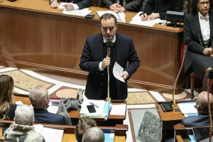 Thủ tướng Pháp phát biểu trước Quốc hội.