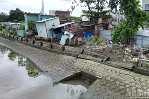 Tình trạng sạt lở, sụt lún đang diễn ra ở nhiều địa điểm trên địa bàn Thành phố Hồ Chí Minh.