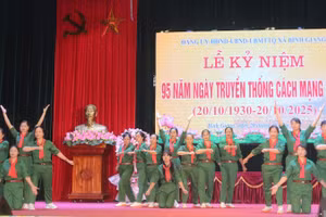 Một tiết mục văn nghệ tại lễ kỷ niệm 95 năm Ngày truyền thống cách mạng Bồ Đề.