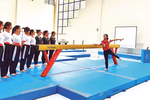 Một buổi huấn luyện của thầy và trò bộ môn thể dục, Trường đại học Thể dục thể thao Bắc Ninh với sự hỗ trợ của công nghệ số.