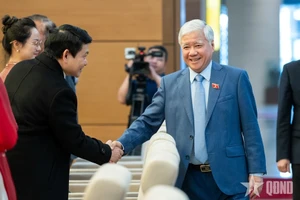 Phó chủ tịch Thường trực Quốc hội Đỗ Văn Chiến gặp mặt Đoàn đại biểu Quốc hội và Hội Doanh nhân trẻ tỉnh Bắc Ninh. (Ảnh: PHẠM THẮNG/qdnd.vn)