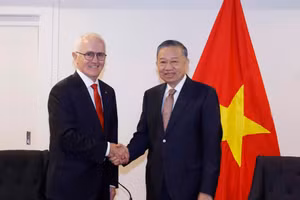 Tổng Bí thư, Chủ tịch nước Tô Lâm tiếp nguyên Thủ tướng Australia Malcolm Turnbull AC, Chủ tịch Công ty công nghệ Advanced Navigation. (Ảnh: TTXVN)