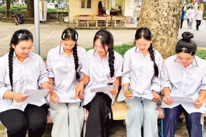 Thí sinh tại điểm thi Trường trung học phổ thông Kim Động, tỉnh Hưng Yên trong Kỳ thi tốt nghiệp trung học phổ thông năm 2026. (Ảnh: THÚY QUỲNH)