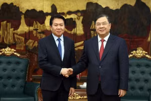 Phó Thủ tướng Thường trực Phạm Gia Túc tiếp Thứ trưởng Bộ Ngoại giao Lào Anouparb Vongnorkeo. (Ảnh: VGP)