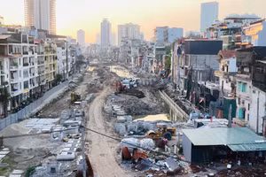 Hà Nội đang xử lý các dự án chậm triển khai, đồng thời đẩy nhanh giải phóng mặt bằng các công trình trọng điểm. (Trong ảnh: Dự án vành đai 1 đoạn Hoàng Cầu-Voi Phục đi qua nhiều trục giao thông quan trọng của Hà Nội, đã có mặt bằng thông suốt). Ảnh: Phạm Cường 