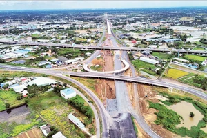 Nút giao kết nối Vành đai 3 - đường cao tốc Bến Lức-Long Thành và Thành phố Hồ Chí Minh-Trung Lương.