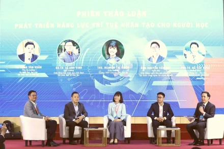 Các diễn giả thảo luận tại hội thảo