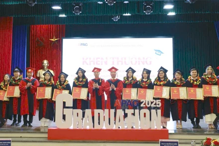 Sinh viên khóa 2021-2025 Học viện Hành chính và Quản trị công trong Lễ bế giảng và trao bằng tốt nghiệp. 