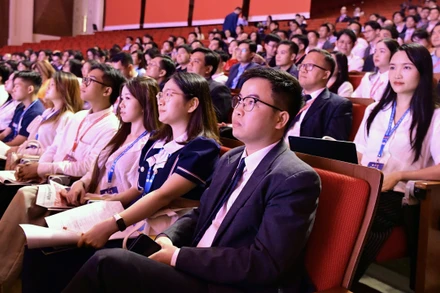 Các đại biểu dự Lễ khai mạc Diễn đàn Trí thức trẻ Việt Nam toàn cầu lần thứ 6 tại Hà Nội.