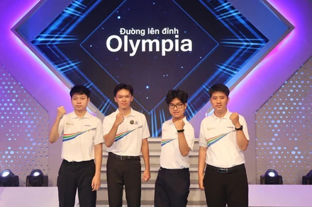Bốn "nhà leo núi" tràn đầy hứng khởi và sự tự tin khi bước vào trận chung kết (Ảnh: Chương trình Đường lên đỉnh Olympia)