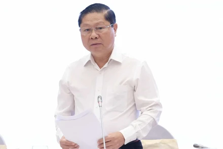 Thứ trưởng Giáo dục và Đào tạo Lê Tấn Dũng phát biểu tại Họp báo Chính phủ thường kỳ tháng 9, chiều 5/10. (Ảnh: VGP/NHẬT BẮC)