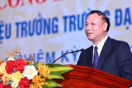 [Ảnh] Trường đại học Sư phạm Hà Nội công bố Quyết định công nhận Hiệu trưởng 