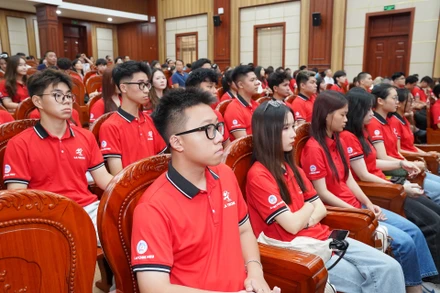 Sinh viên khóa 4 ngành Tài chính và Quản lý chương trình chương trình La Trobe -NEU tại Lễ khai giảng.