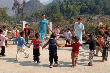Cô trò Trường mầm non Quài Nưa (xã Tuần Giáo, tỉnh Điện Biên).