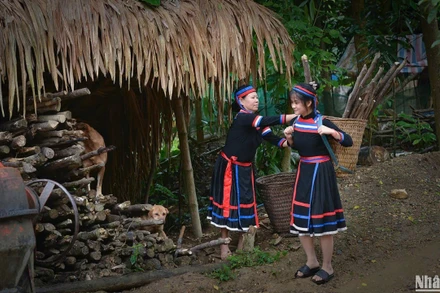 Phụ nữ người Thủy ở tỉnh Tuyên Quang. (Ảnh: VŨ LINH) 