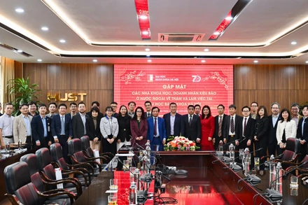 Gặp mặt các nhà khoa học, doanh nhân kiều bào ở nước ngoài tại Đại học Bách khoa Hà Nội. (Ảnh: DUY THÀNH)